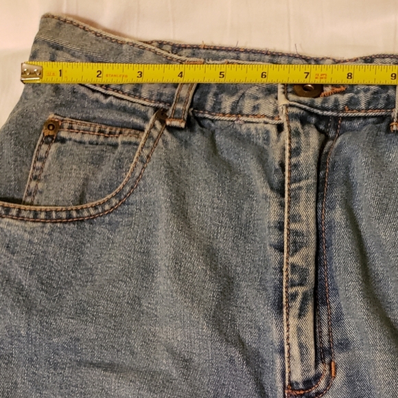 Liz Claiborne distressed mom's jeans. - Picture 9 of 11
